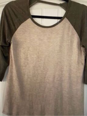 BKE Buckle Baseball Raglan Shirt w/open back. Size Small